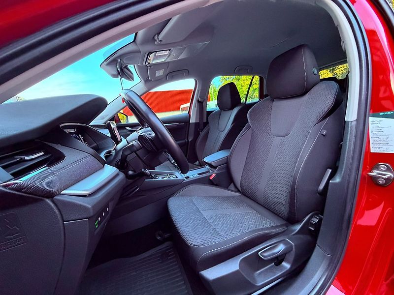 Škoda Octavia 2.0 TDi 110 kW Style DSG, Serv - fotka 17 z 36
