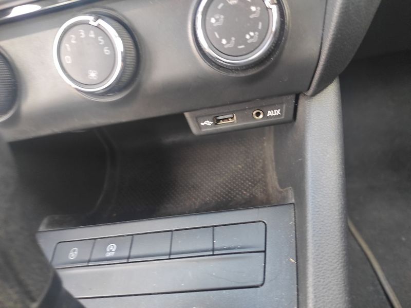 Škoda Octavia 1.6 TDI 66kW Active - fotka 13 z 22
