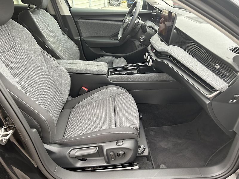 Škoda Superb 1.5 TSI Selection - fotka 26 z 28