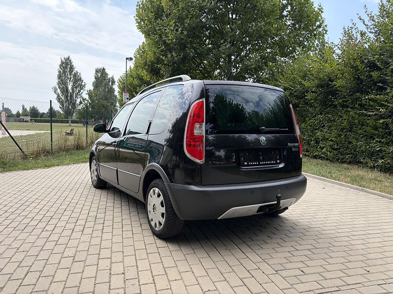 Škoda Roomster 1.6 Scout Plus Edition - fotka 8 z 32