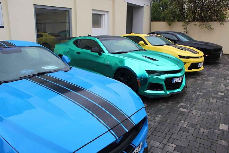 Z podzimního autosrazu v areálu Pivovaru Holanďan v Hlízově.