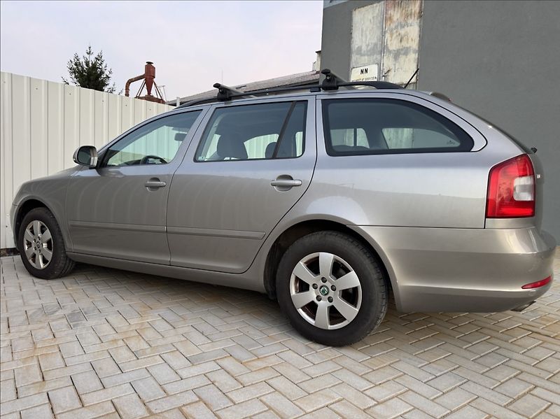 Škoda Octavia 2,0 TDI ELEGANCE tažné původČR - fotka 18 z 50
