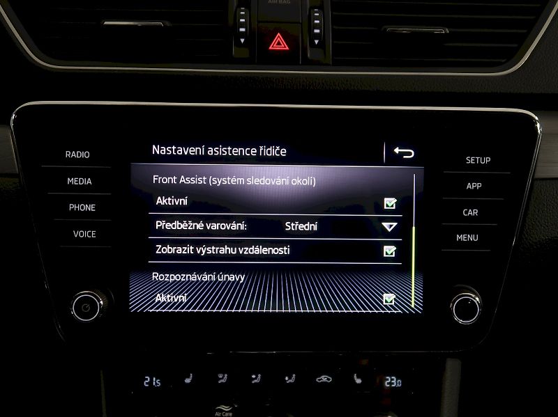 Škoda Superb (2018) STYLE 2.0TDI 140KW DSG CANTON - fotka 30 z 42