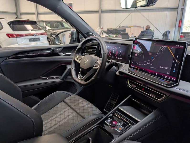 Volkswagen Tiguan TDI 4M R-Line HuD IQ Pano 360 - fotka 18 z 28