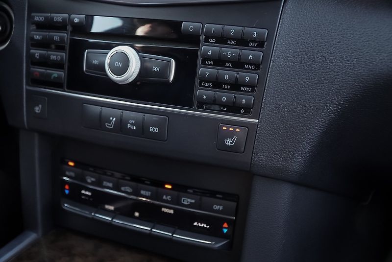 Mercedes-Benz Třídy E 220 CDI BlueEfficiency - fotka 21 z 29