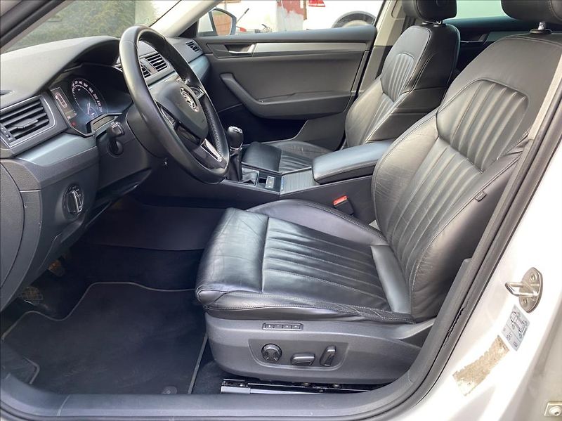 Škoda Superb 2,0 TDI  Ambition / NAVI - fotka 12 z 41