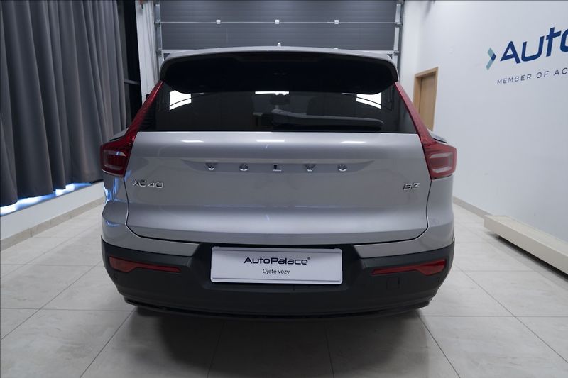Volvo XC40 2,0 B3 NAVI KAMERA 360° TAŽNÉ - fotka 5 z 38