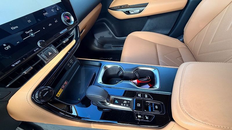 Lexus NX 450h plus 450H+ 2,5 PHEV PRESTIGE - fotka 11 z 25