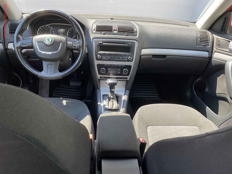 Škoda Octavia (2013) 2.0TDi, DSG, xenon - fotka 8 z 19