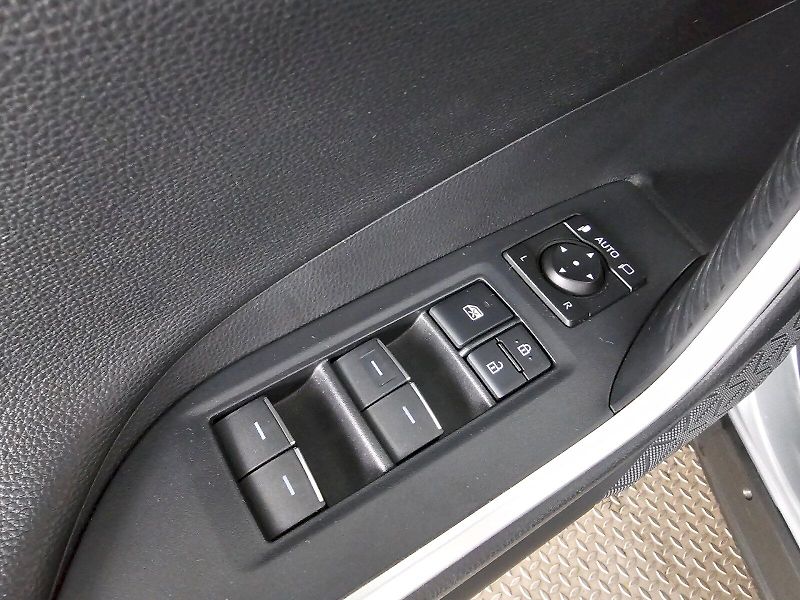Toyota RAV4 (2025) 2.5HEV 222k 4x4  SELECTION SKY - fotka 19 z 24