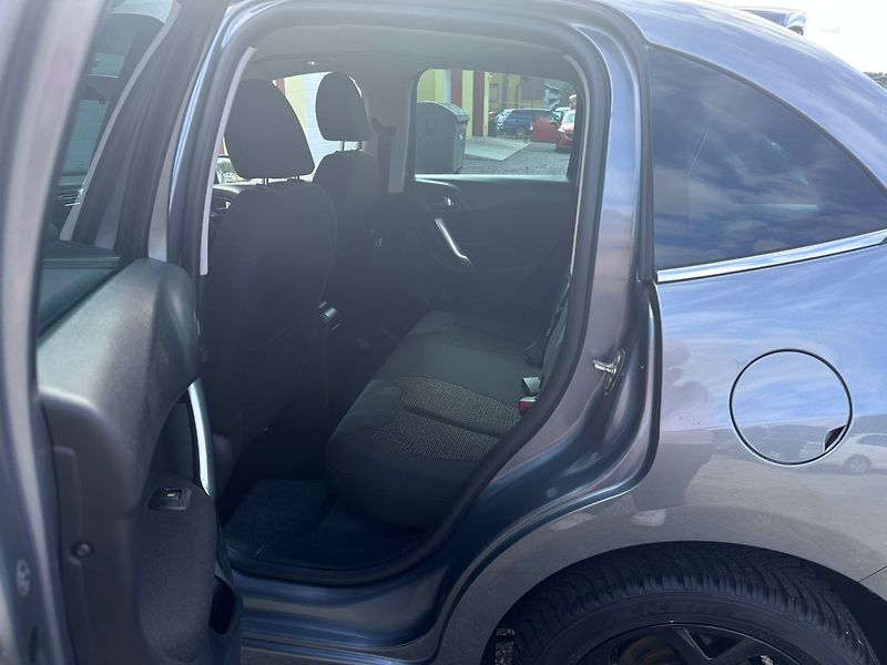 Citroën C3 (2010) 1.6i Panorama/NAVI/1Maj/88kW - fotka 12 z 27