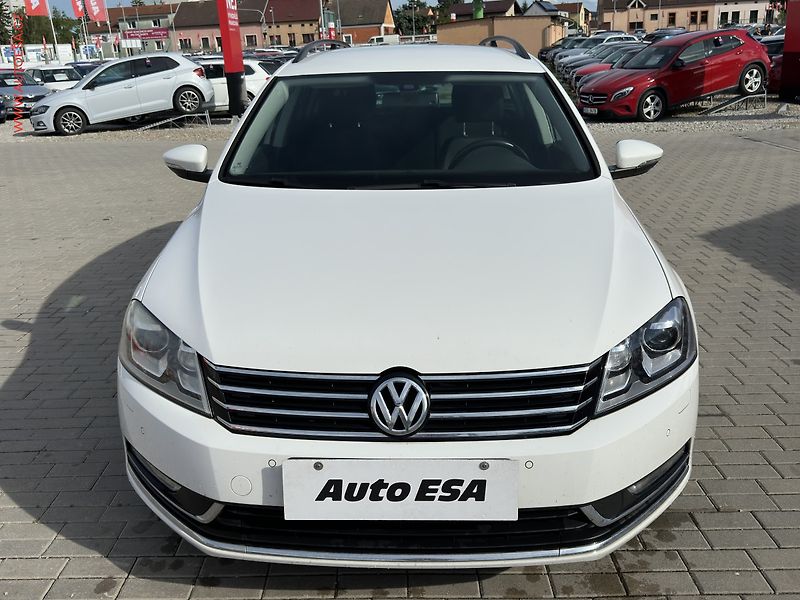 Volkswagen Passat (2014) 2.0 TDi, 2.maj,ČR, STK2/28 - fotka 2 z 20