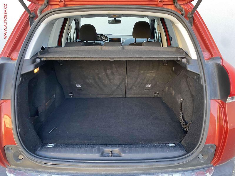 Peugeot 2008 (2015) 1.2PT, Style, navi - fotka 7 z 17