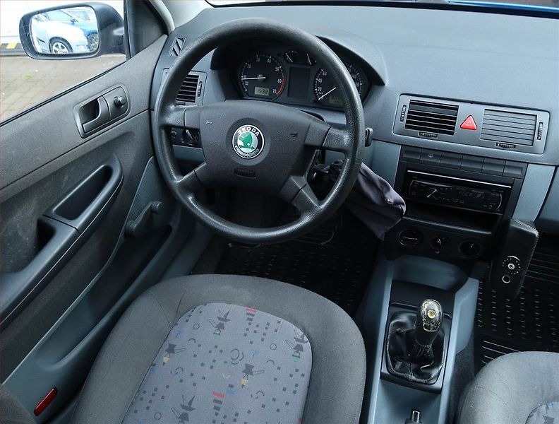 Škoda Fabia (2003) 1.2, nová STK, levný provoz - fotka 7 z 13