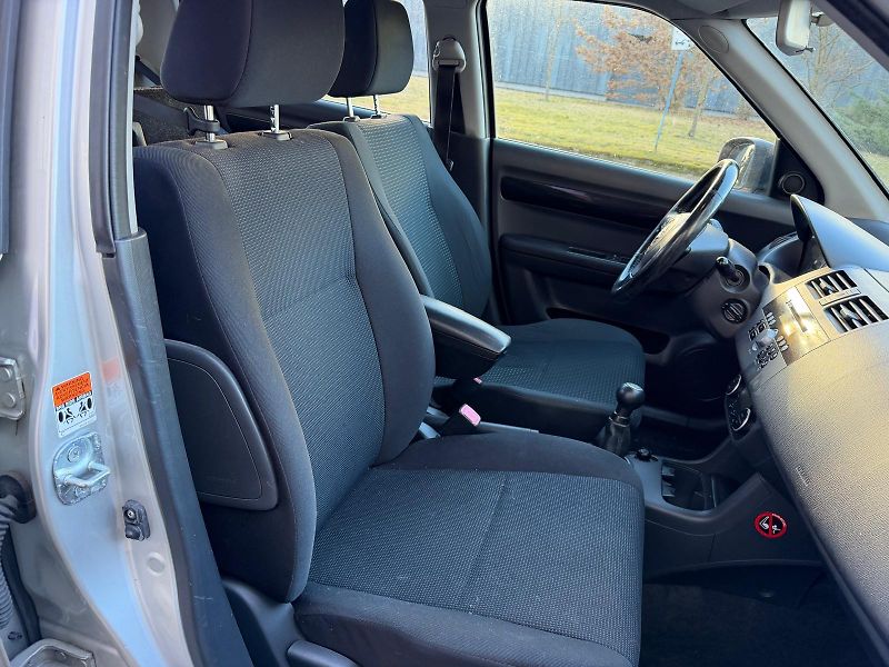 Suzuki Swift 1,3 16V 4x4 / sada pneu / - fotka 17 z 21