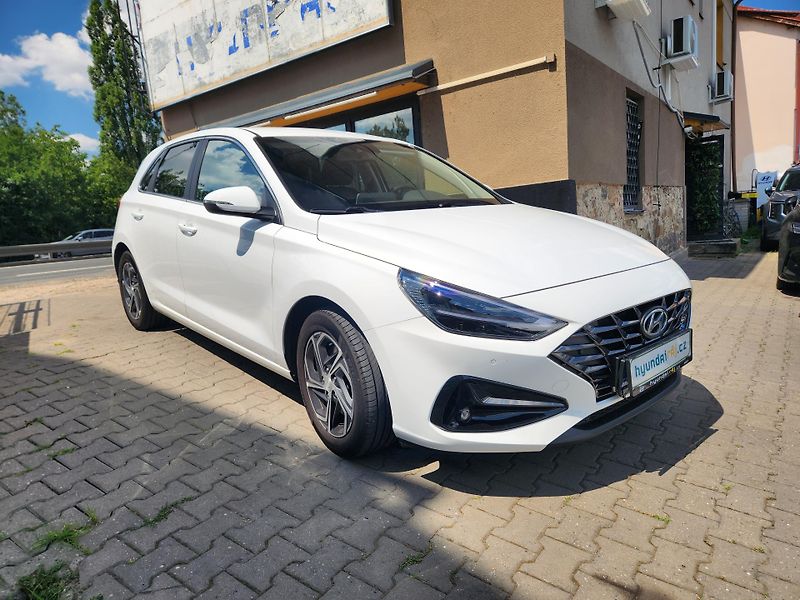 Hyundai i30 1.MAJ.-AUTOMAT-NIZKÉ KM-KAMERA - fotka 4 z 9