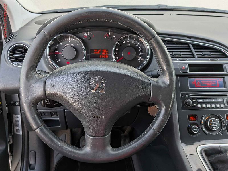 Peugeot 5008 (2010) 1.6 HDi, AC, tempo - fotka 13 z 14