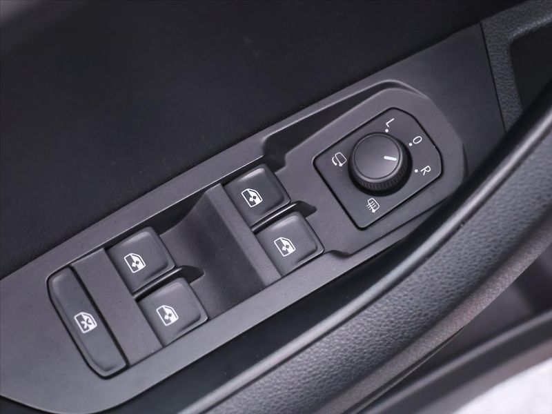 Škoda Karoq 2,0 TDI DSG DPH Ambition - fotka 18 z 38