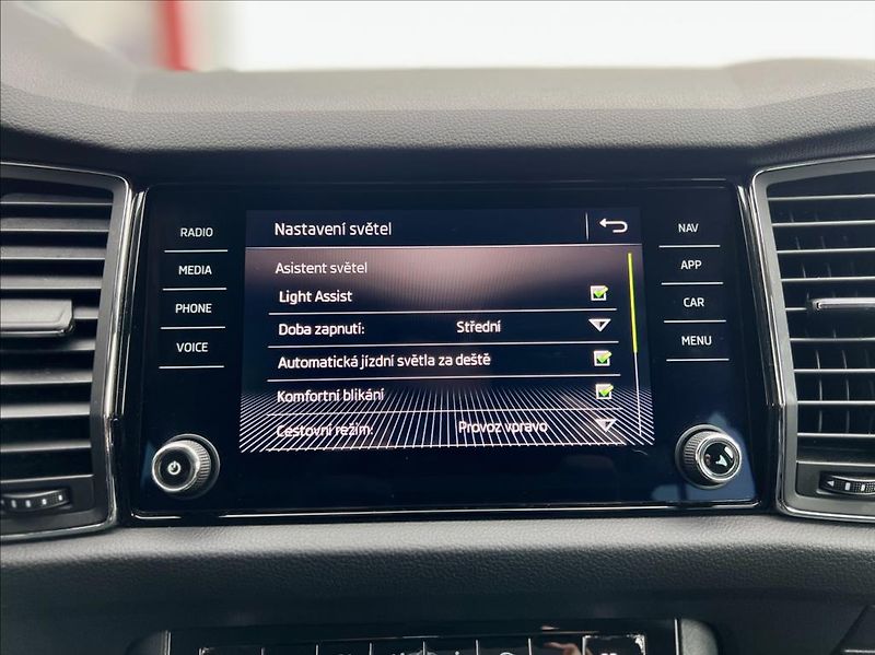 Škoda Kodiaq 2,0 TDi DSG ACC LED 7-míst - fotka 35 z 45
