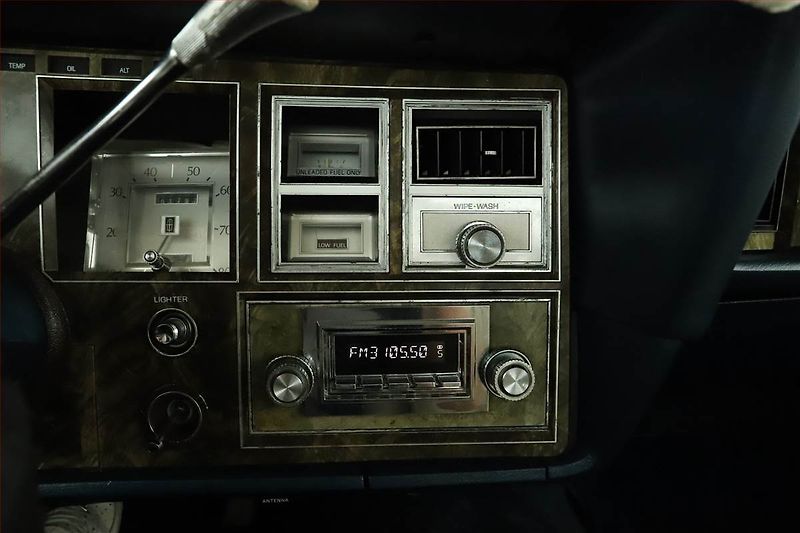 Lincoln Continental (1978) 4.6 V8, Automat - fotka 9 z 13