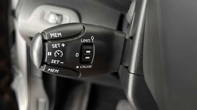 Peugeot Rifter 50 kWh AUT GT Long - fotka 14 z 25