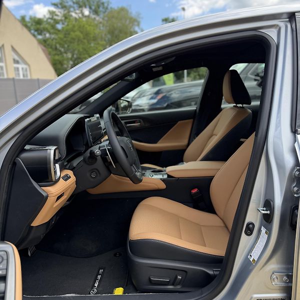 Lexus IS 350 (2026) AWD F SPORT 311 HP V6 2026 - fotka 6 z 15