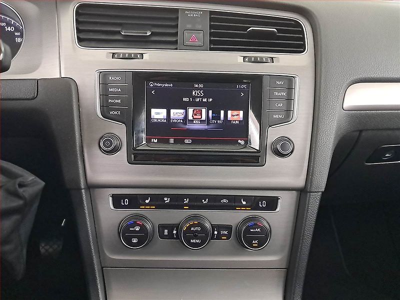 Volkswagen Golf (2014) 2.0 TDI, Kůže, Navi, Bi-Xenony - fotka 12 z 20