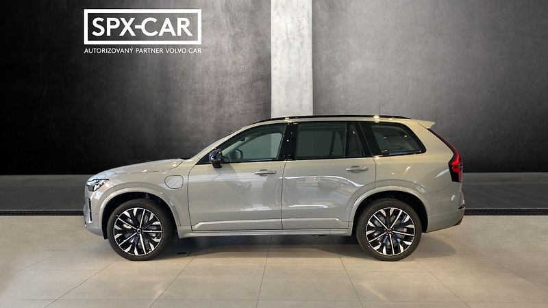 Volvo XC90 (2026) PLUS DARK, T8 AWD, 228+107 kW - fotka 3 z 14
