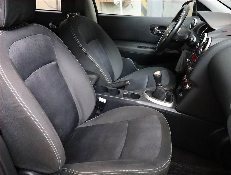 Nissan Qashqai (2011) 1.5 dCi, Tempomat - fotka 9 z 17