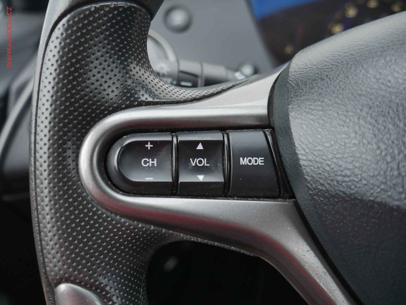 Honda Civic (2010) 1.4i, 2.maj,ČR - fotka 13 z 15