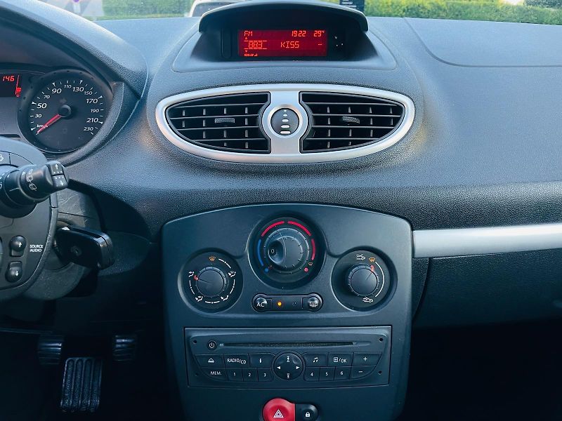 Renault Clio 1.2i 55KW MANUÁL 1MAJITEL  - fotka 33 z 42