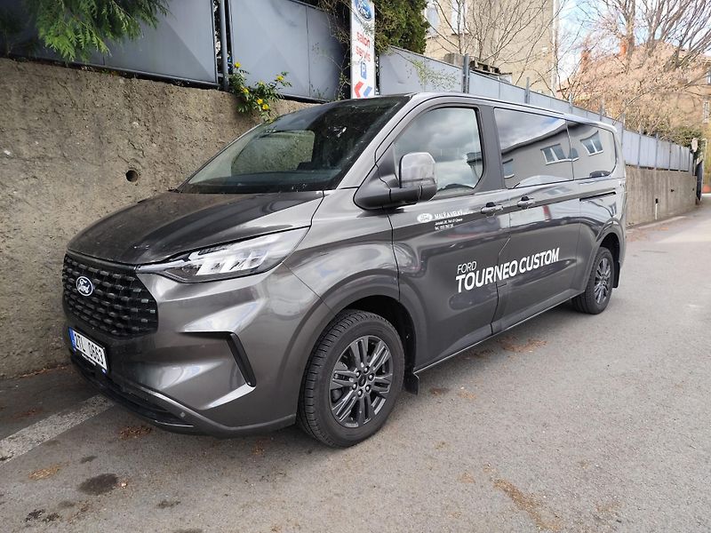 Ford Tourneo Custom (2024) 2.0 EcoBlue, 8st.aut., L2 - fotka 2 z 8