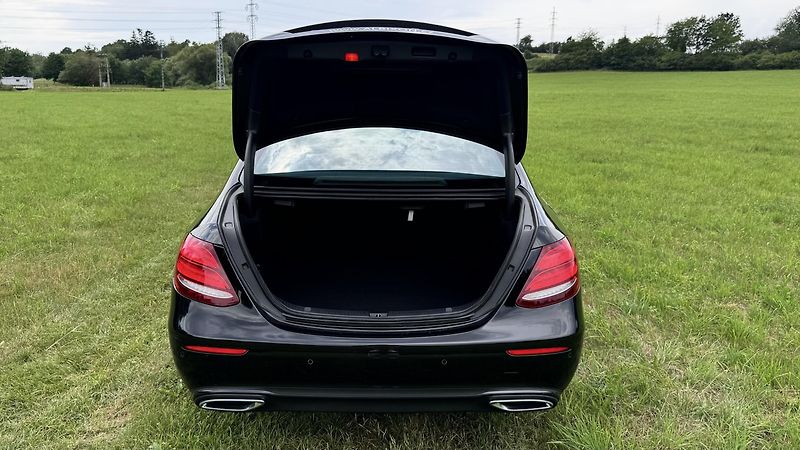 Mercedes-Benz Třídy E (2019) pravidelný servis, hezký stav - fotka 9 z 20