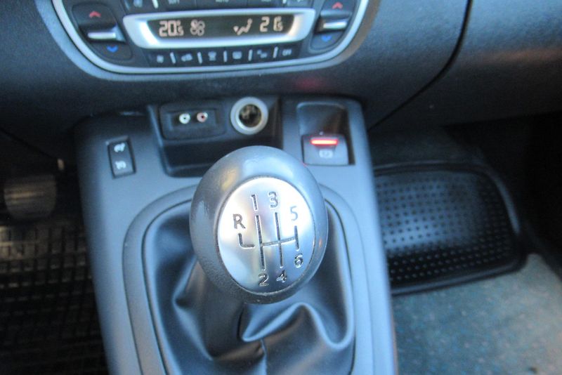 Renault Scénic 1.5 DCi AUT. KLIMA TAŽNÉ - fotka 12 z 20