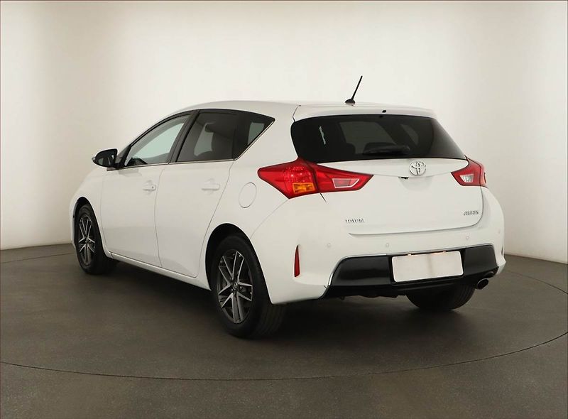 Toyota Auris (2015) 1.6 Valvematic, ČR,1.maj - fotka 4 z 17