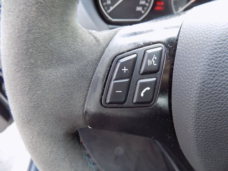 BMW Řada 1 (2006) 130i/M-Paket/NAVI/Bi-xenon/ - fotka 27 z 34