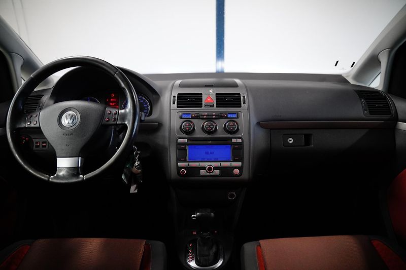 Volkswagen Touran - fotka 5 z 25