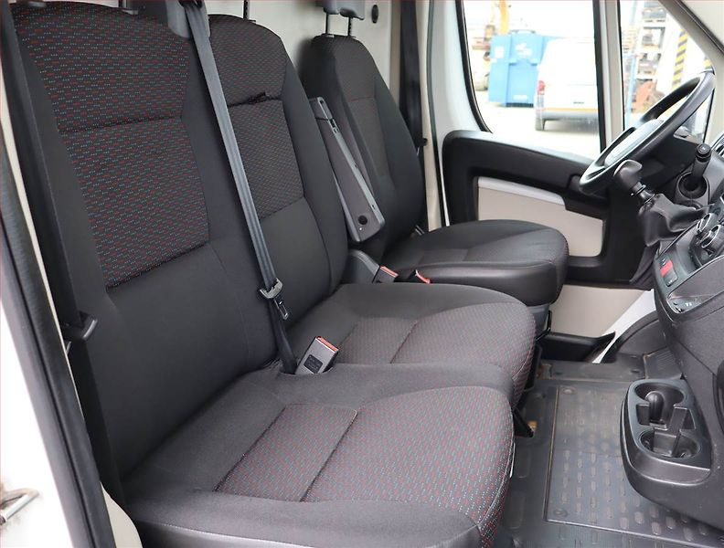Citroën Jumper (2018) 2.0 BlueHDi, Maxi, 14m3, 1.0t - fotka 7 z 14