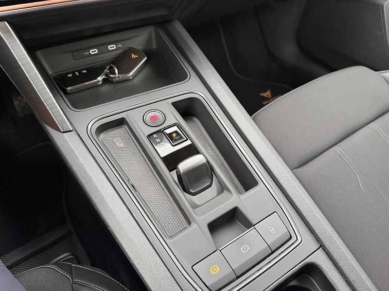 Cupra Formentor 1.5Tsi*CZ*DPH*1-MAJ*ZARUKA* - fotka 29 z 48