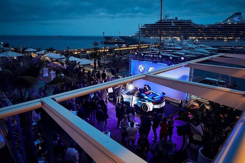 BMW představilo BMW i8 Roadster v provedení speedster