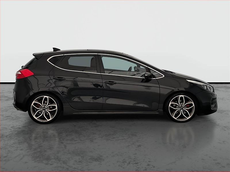 Kia Ceed (2017) 1.6 T-GDI GT, Serv.kniha, Kůže - fotka 6 z 21