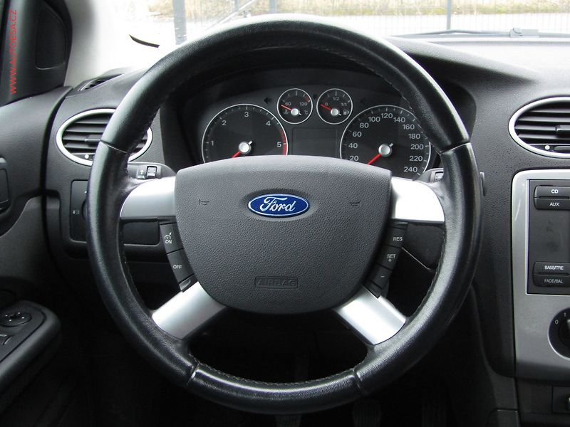 Ford Focus (2006) 1.6 TDCi, ČR, AC, temp - fotka 13 z 16