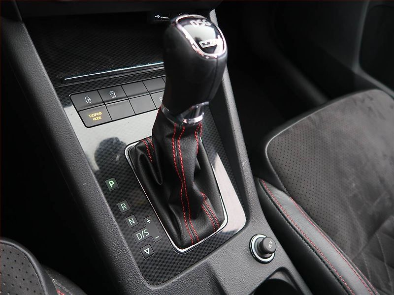 Škoda Octavia (2017) RS 2.0 TDI, Automat, ČR,1.maj - fotka 13 z 21