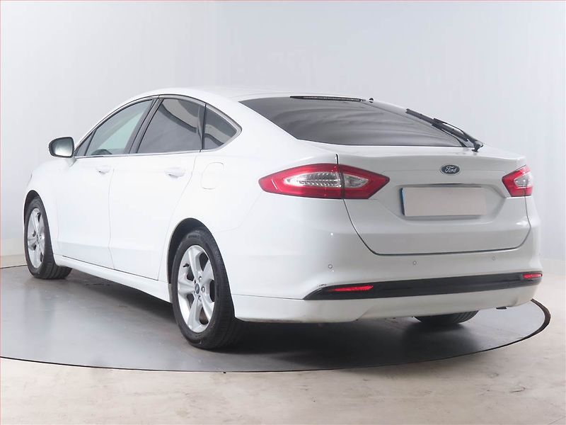 Ford Mondeo (2015) 2.0 TDCI, Xenony, Tempomat - fotka 4 z 15