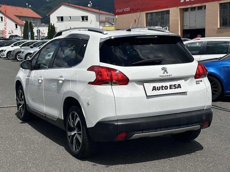 Peugeot 2008 (2015) 1.2PT, Panor,navi - fotka 6 z 17