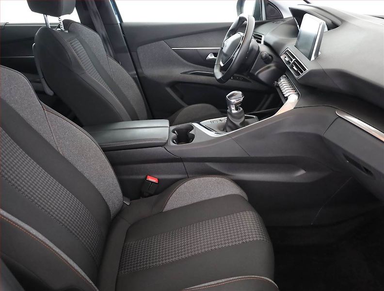 Peugeot 5008 (2021) 1.5 BlueHDi, 7 míst, ČR,1.maj - fotka 7 z 20