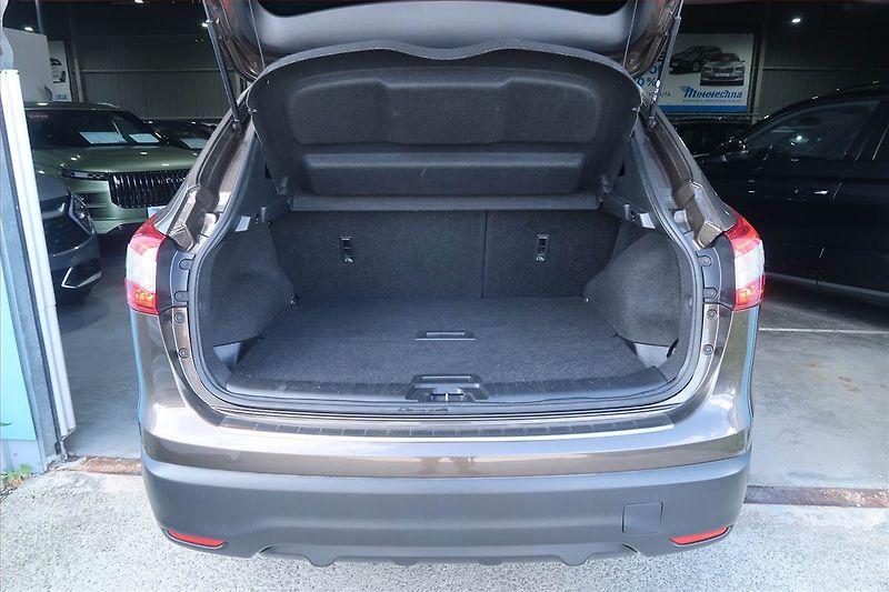 Nissan Qashqai (2014) N-Connecta 1.2 DIG-T - fotka 13 z 21