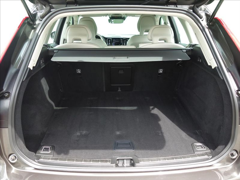 Volvo XC60 2,0 140kW 4x4 MOMENTUM - fotka 66 z 73