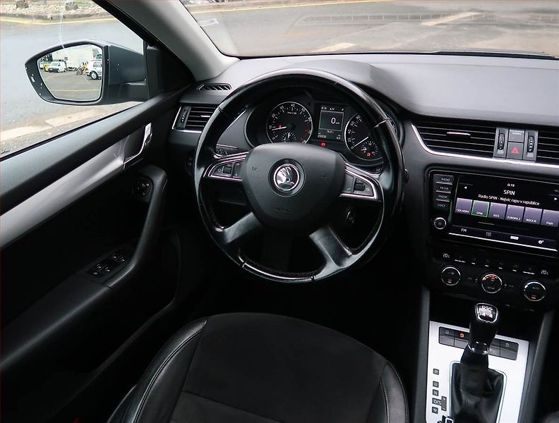 Škoda Octavia (2013) Elegance 1.8 TSI, 4X4 - fotka 7 z 23
