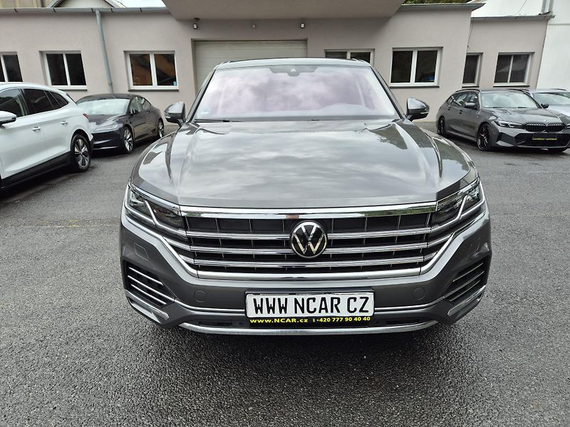 Volkswagen Touareg 3,0TDi 170kw 4x4 DSG TZ 19ALU - fotka 9 z 43